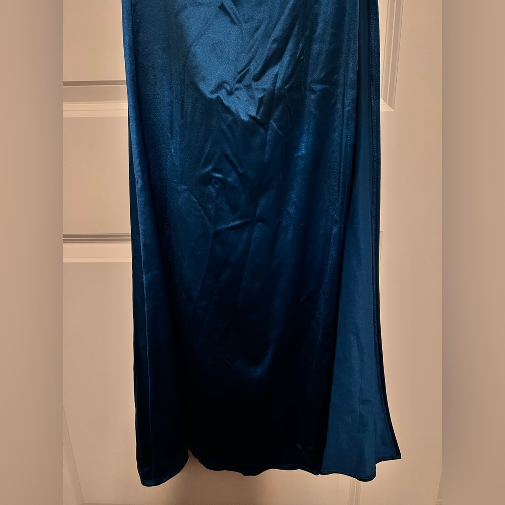 B. Darlin Junior’s Cowl-Neck High-Slit Boned-Bodice Gown - Picture 3 of 6